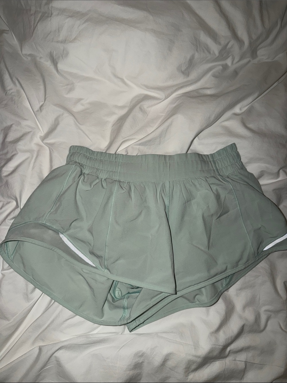 Lululemon hotty hot 2.5” size 6